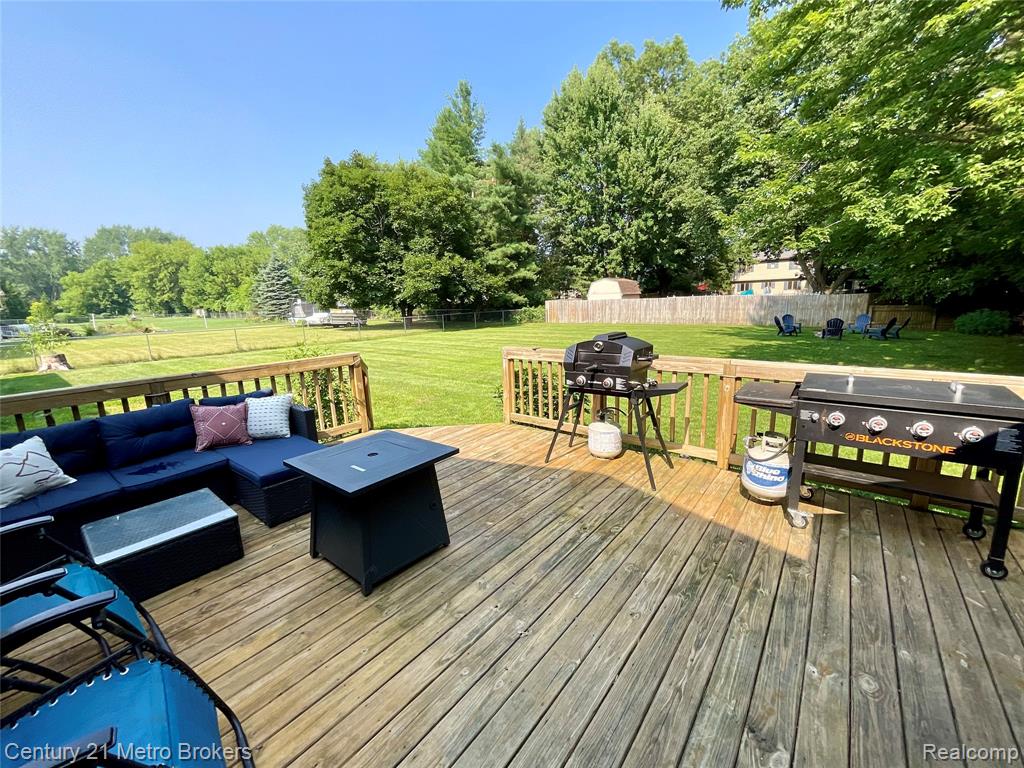 5363 Irish Road, Grand Blanc, MI 48439 — Photo 13