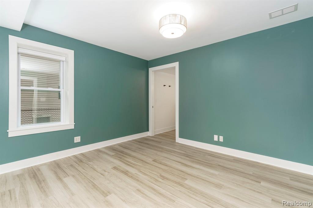 3246 MILLWALL Avenue, Keego Harbor, MI 48320 — Photo 31