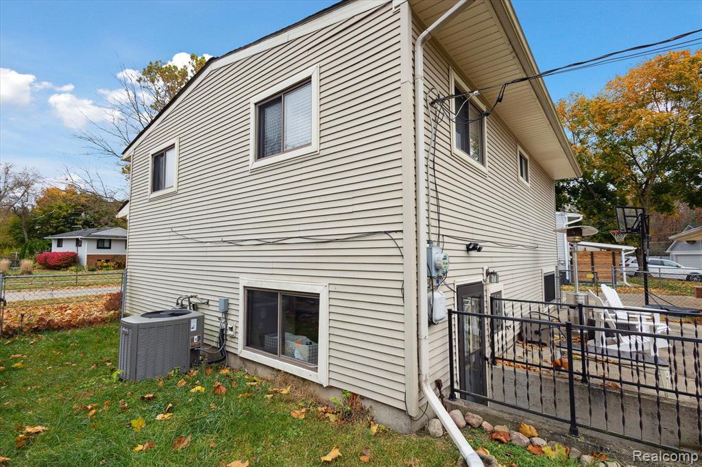 798 PANORAMA Drive, Milford, MI 48381 — Photo 34