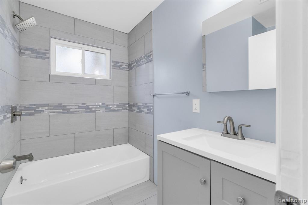 744 Hartner Drive, Holly, MI 48442 — Photo 15