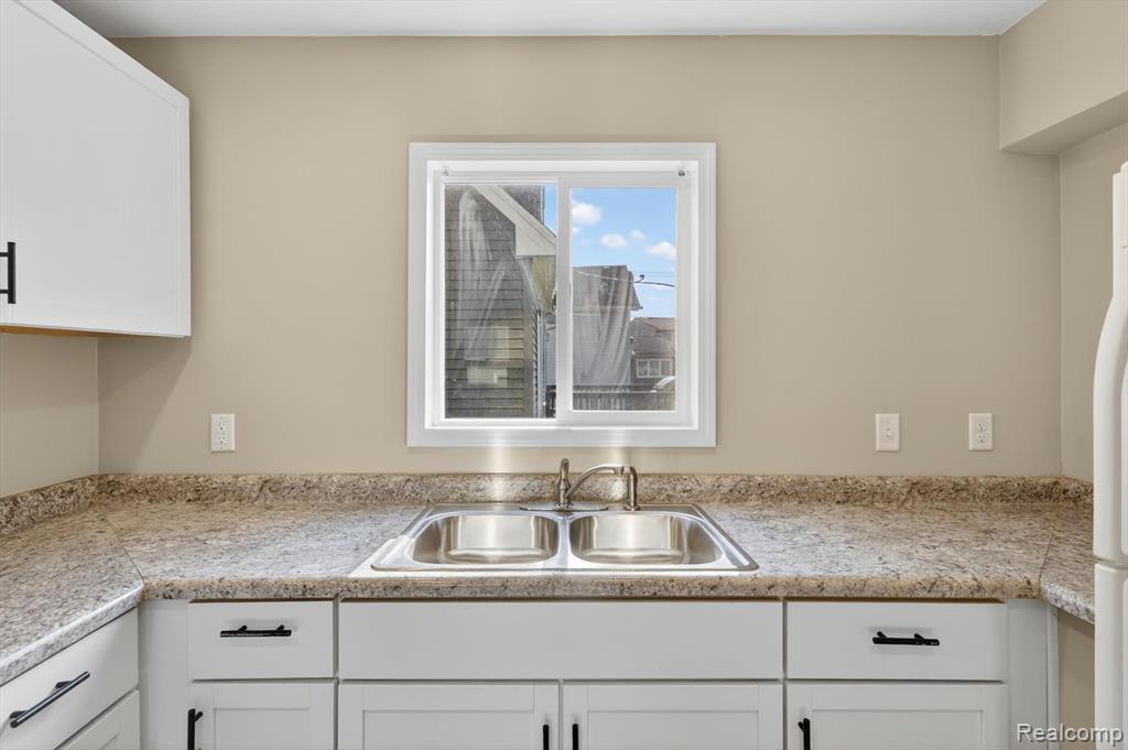 453 MANATEE Avenue, Hazel Park, MI 48030 — Photo 13