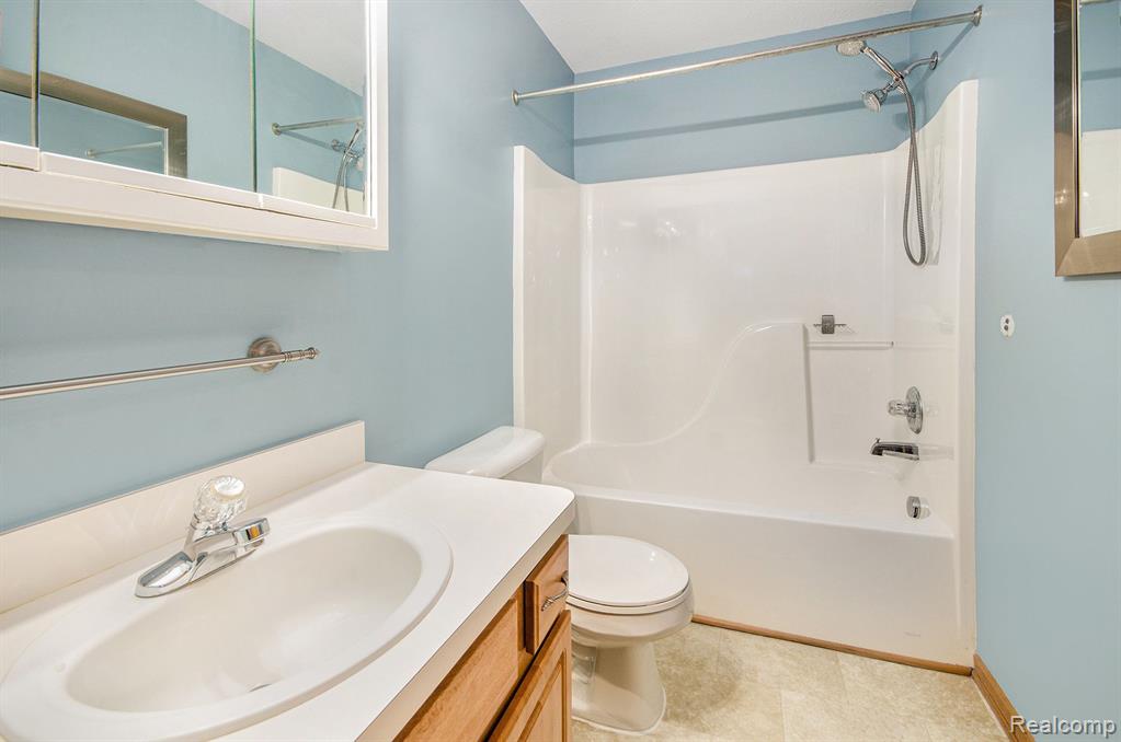 356 MARIGOLD Circle, Westland, MI — Photo 10