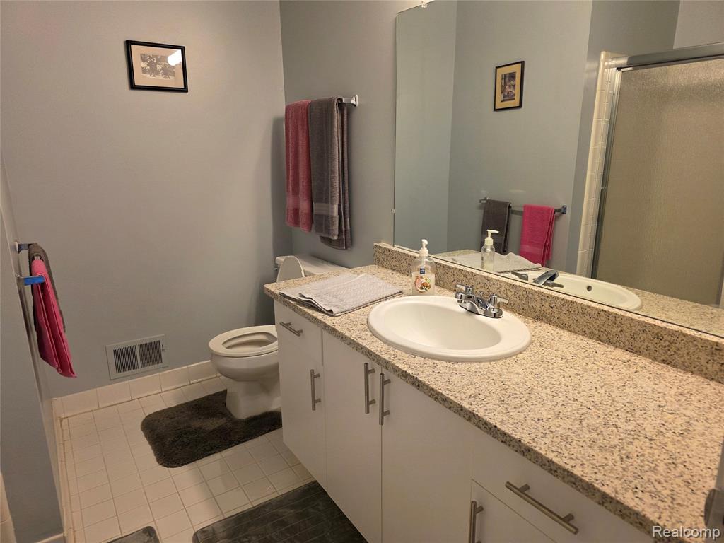 2090 Pleasant Drive, Commerce Twp, MI 48390 — Photo 12