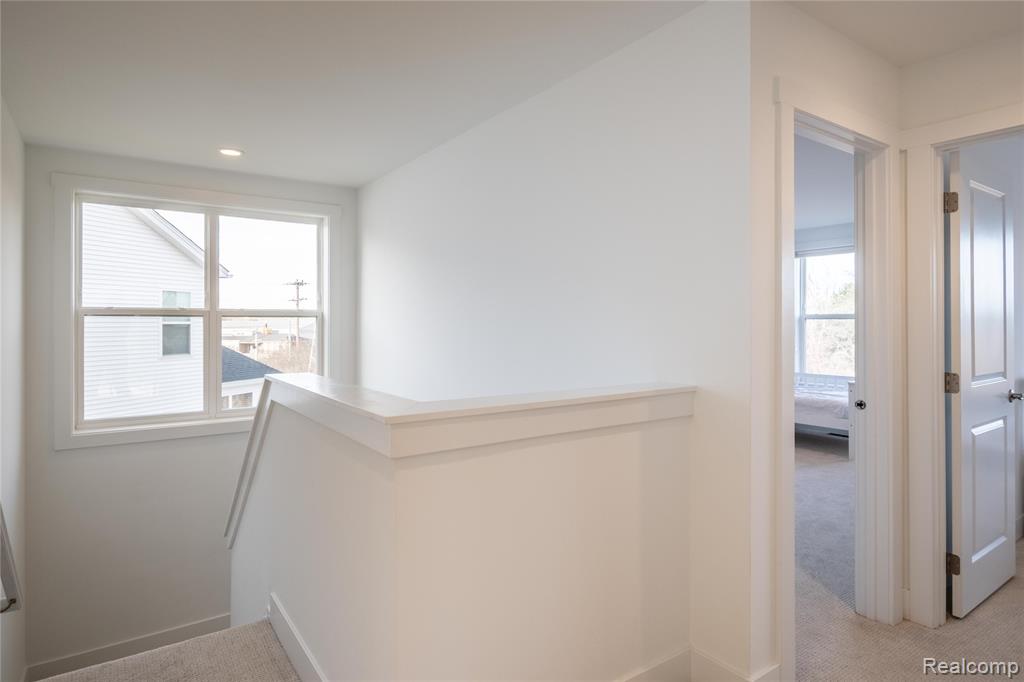 5556 Hobart Court, West Bloomfield, MI — Photo 17