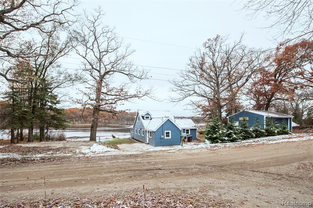 542 Oak Dale Drive, Chelsea, MI 48118 — Photo 6