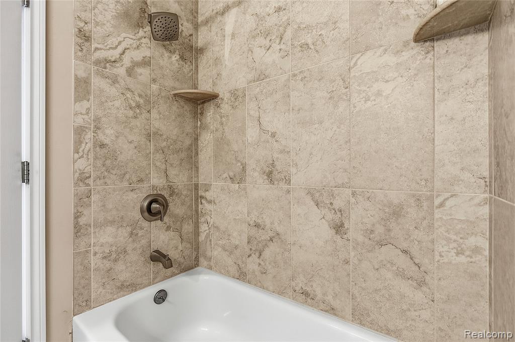 966 Majestic Drive, Rochester Hills, MI 48306 — Photo 31