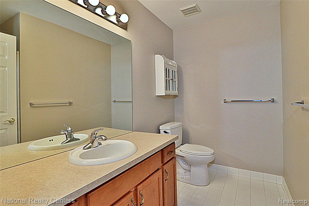 110 Four Seasons Drive, Lake Orion, MI — Photo 21
