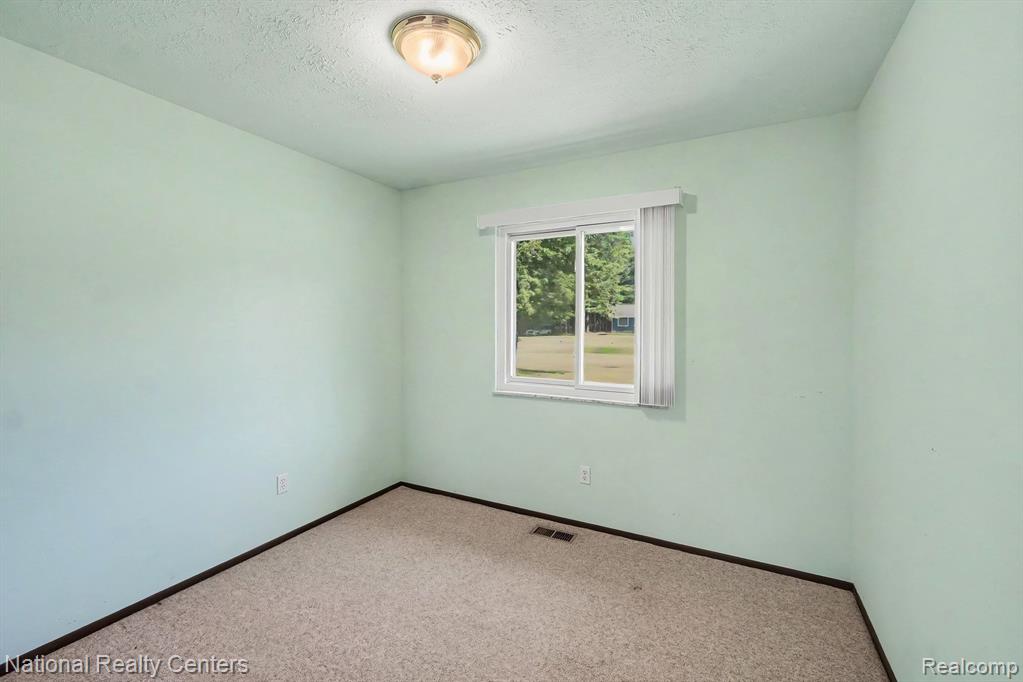 1800 Kingston Drive, Pinckney, MI 48169 — Photo 13
