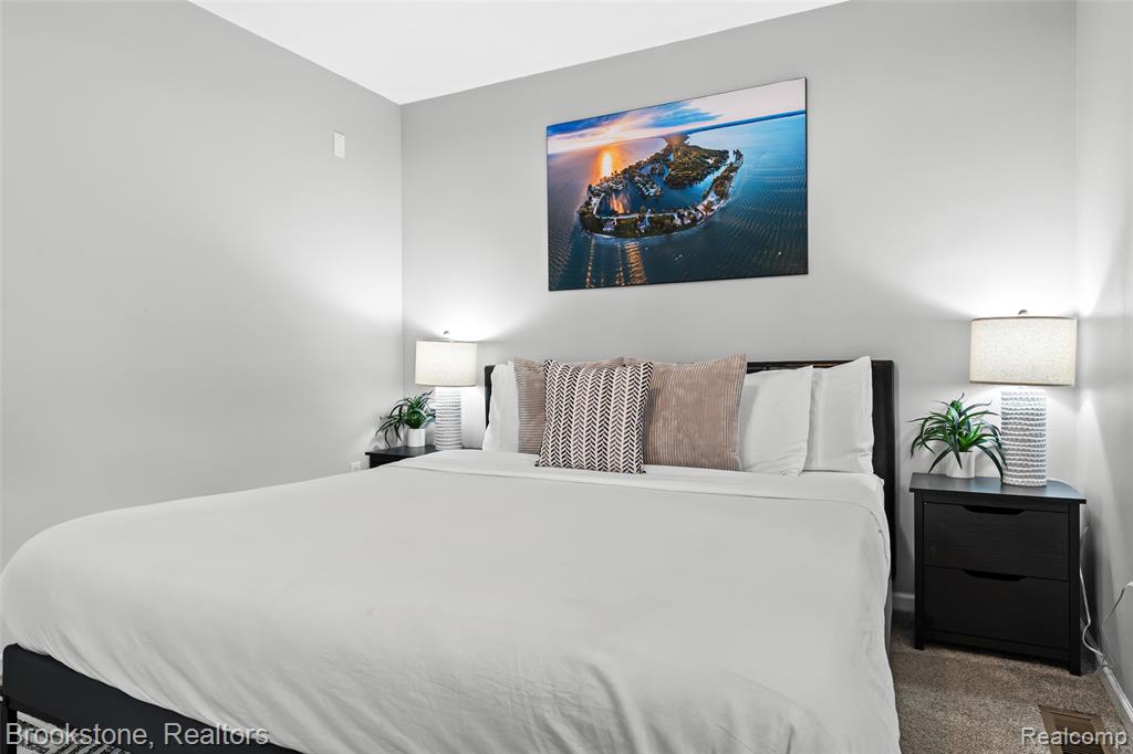 400 LA PLAZA, Royal Oak, MI 48073 — Photo 27