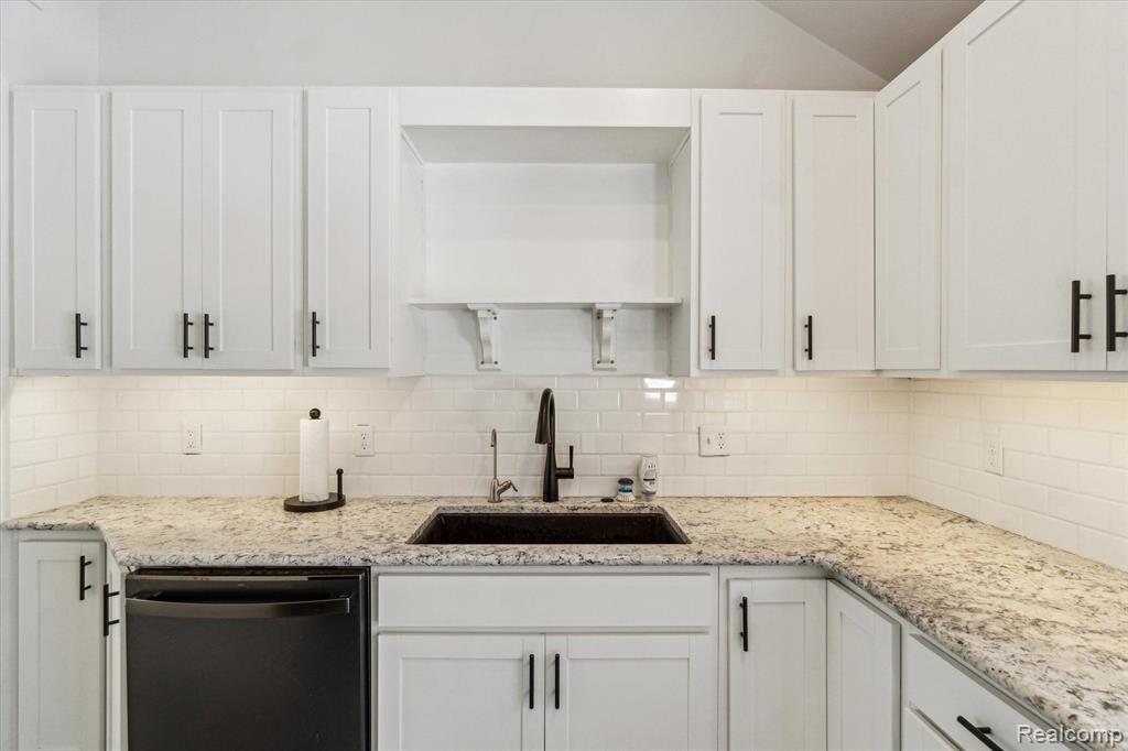 5815 E ALLEN Road, Howell, MI 48855 — Photo 16