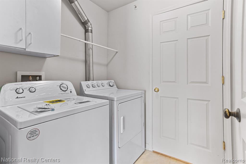 17211 Addington Drive, Commerce Twp, MI 48390 — Photo 20