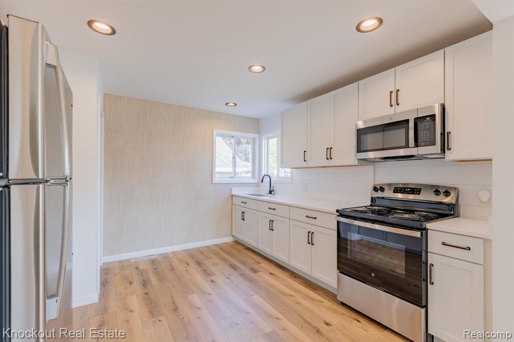 8368 MAIN Street, Birch Run, MI 48415 — Photo 13