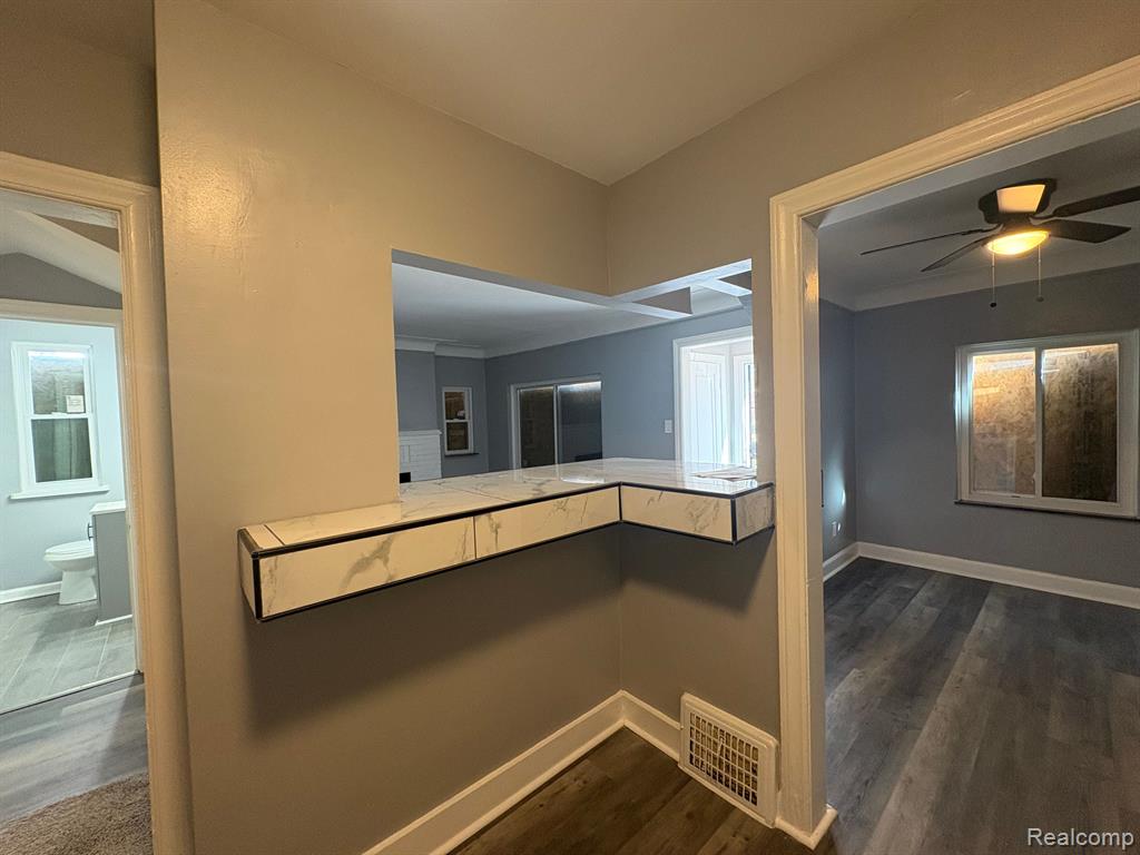 9755 SOMERSET Avenue, Detroit, MI 48224 — Photo 5