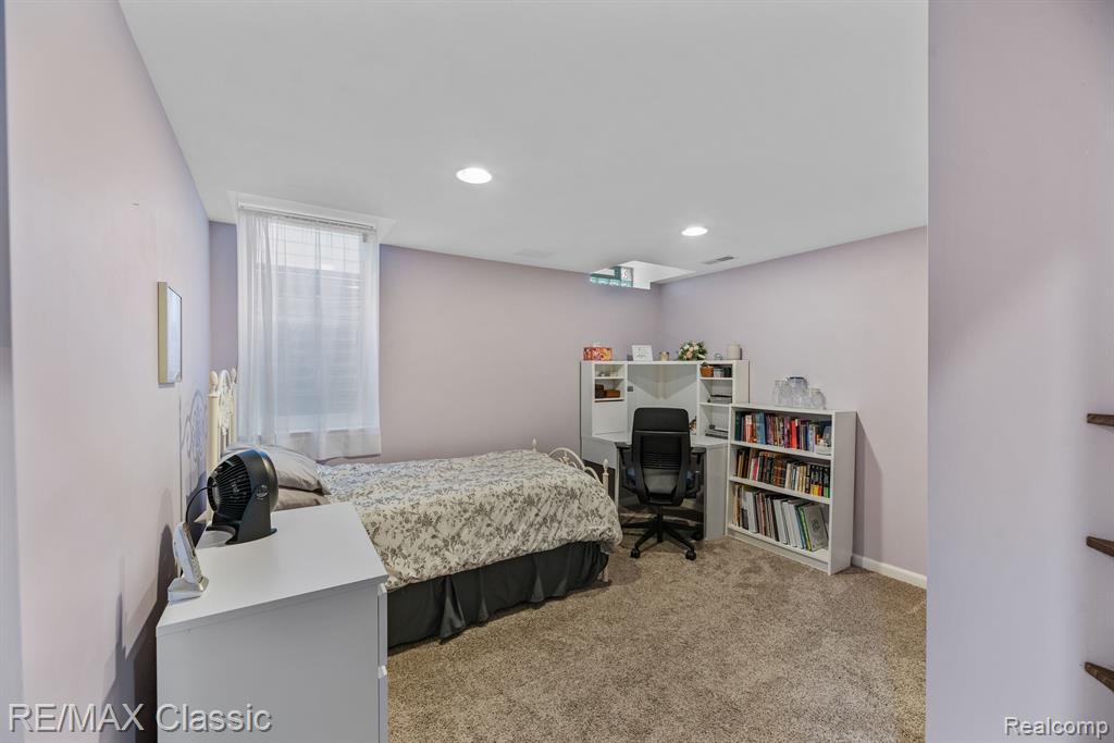 50177 Harding Street, Canton, MI 48188 — Photo 31
