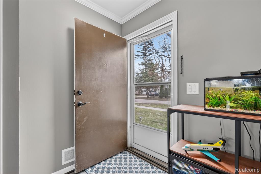 31674 Grove, Fraser, MI 48026 — Photo 5
