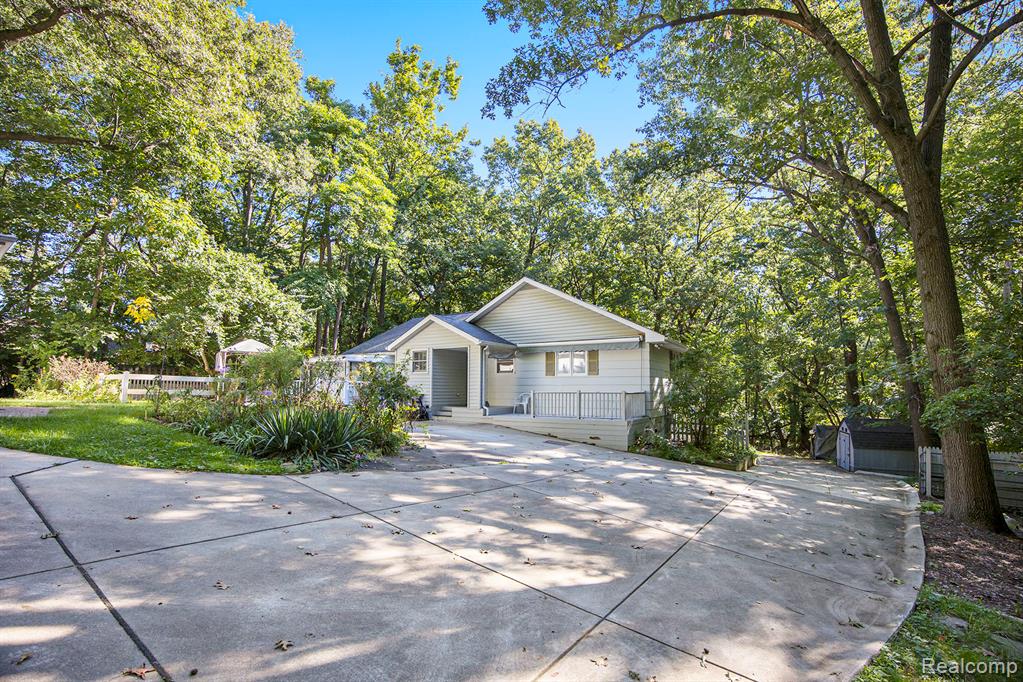 9401 Mabley Hill Road, Fenton, MI 48430 — Photo 16