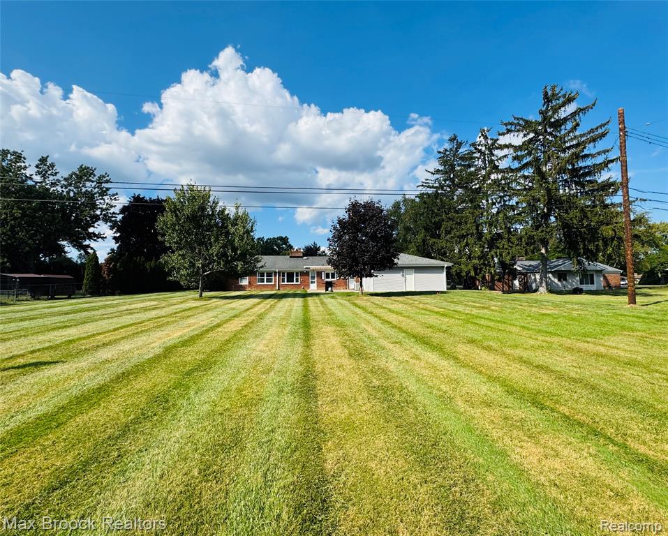 60 E Hurst Drive, Troy, MI 48085 — Photo 19