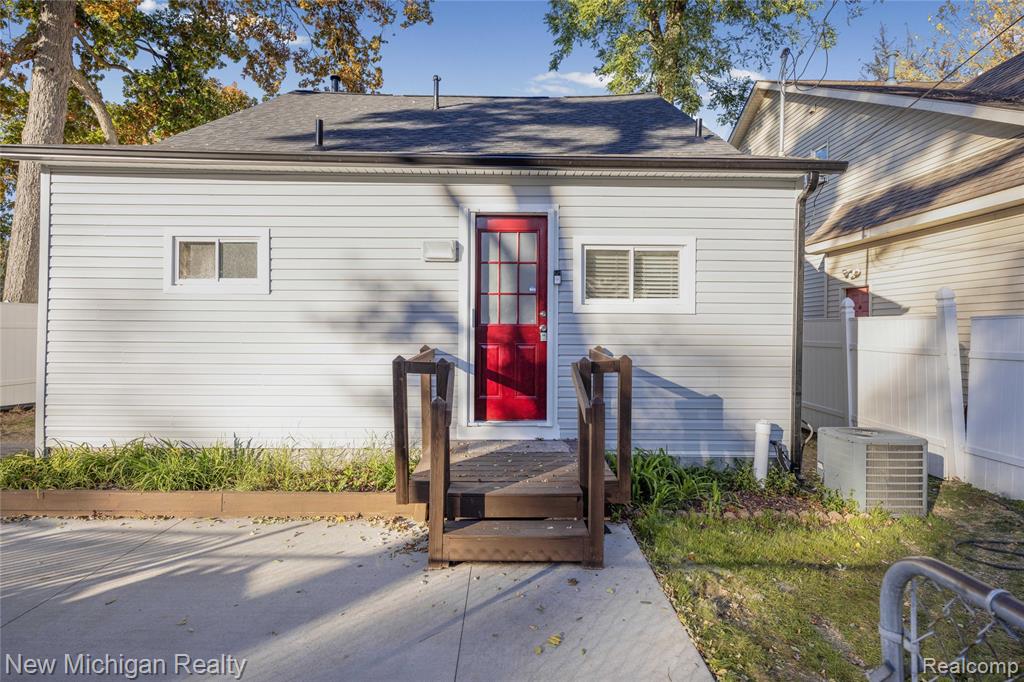 8665 Cooley Lake Road, Commerce Twp, MI 48382 — Photo 8