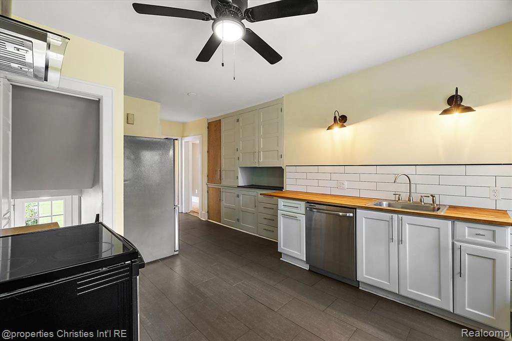 546 Leroy Street, Fenton, MI 48220 — Photo 15