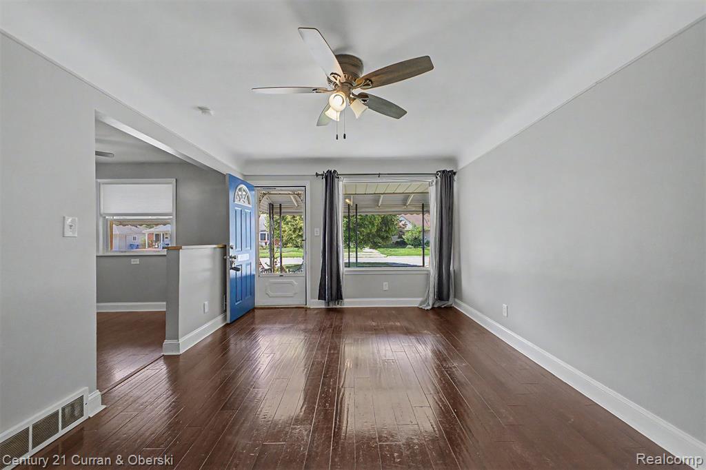 5375 Mayfair Street, Dearborn Heights, MI 48125 — Photo 5