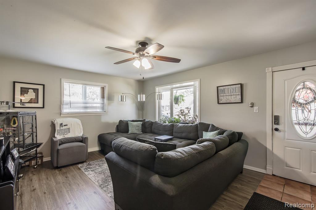 6621 Doyon Drive S, Waterford, MI 48327 — Photo 6