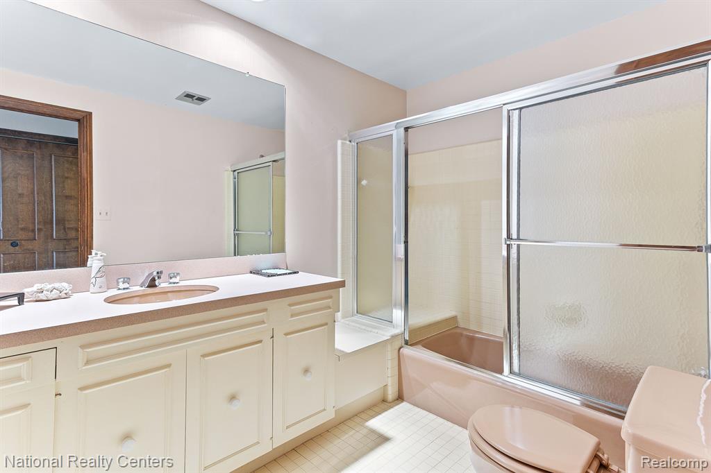 7207 Creeks Bend Drive, West Bloomfield, MI — Photo 35