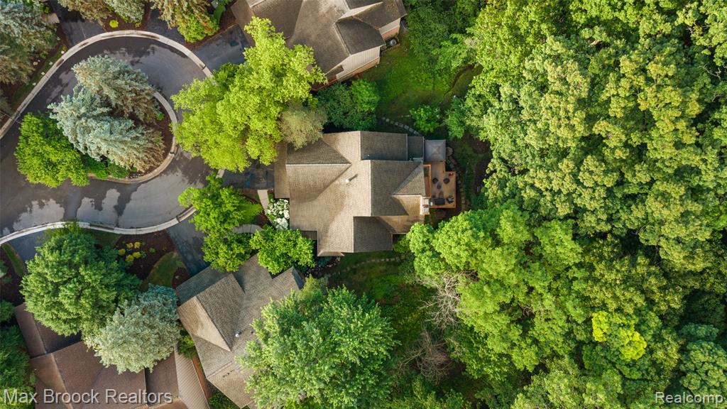 4872 Cliffside Drive, West Bloomfield, MI 48323 — Photo 35
