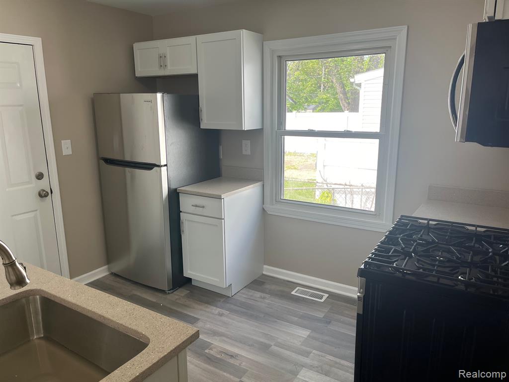 8476 ORCHARD Avenue, Warren, MI 48089 — Photo 7
