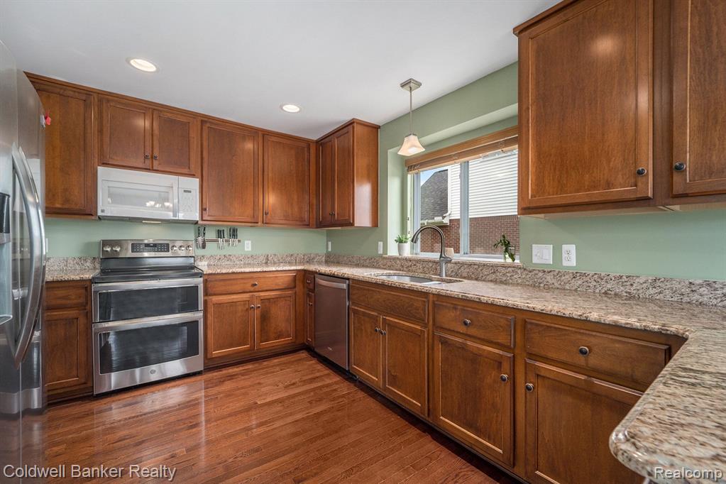 53643 VALLEYWOOD Drive, South Lyon, MI 48178 — Photo 11