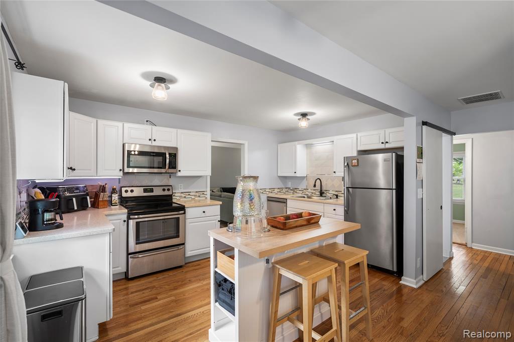 6226 Rowley Boulevard, Waterford, MI 48329 — Photo 10