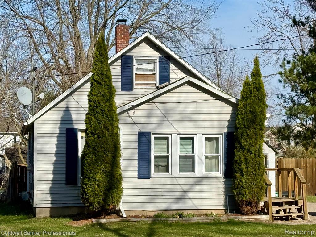 427 S LEMEN Street, Fenton, MI 48430 — front exterior