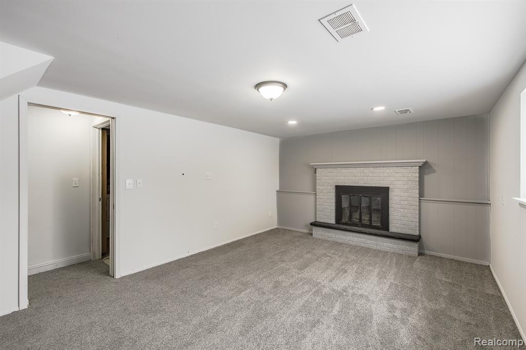 6445 Pontiac Lake Road, Waterford, MI 48327 — Photo 32