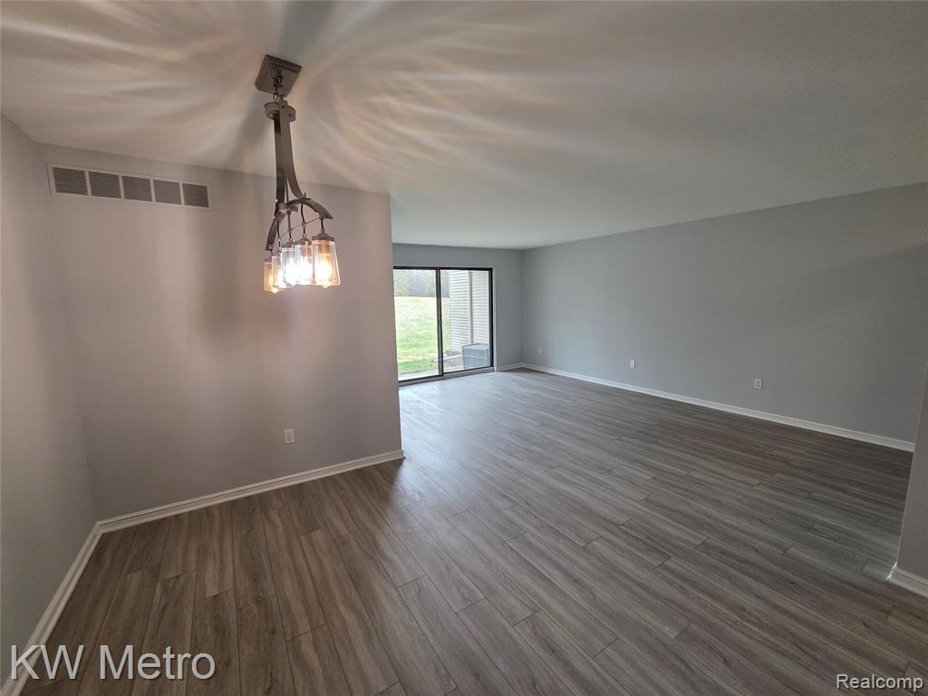 6680 Ridgefield Circle Circle, 104, West Bloomfield, MI — Photo 5