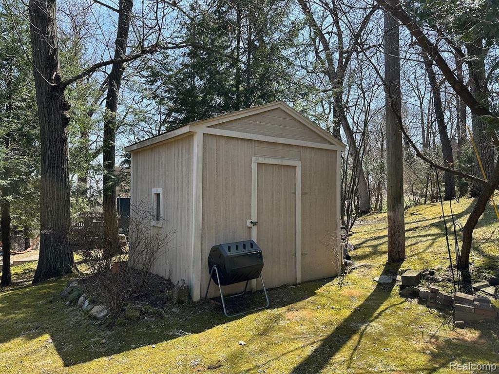 4985 MOHAWK Avenue, Clarkston, MI 48348 — Photo 11