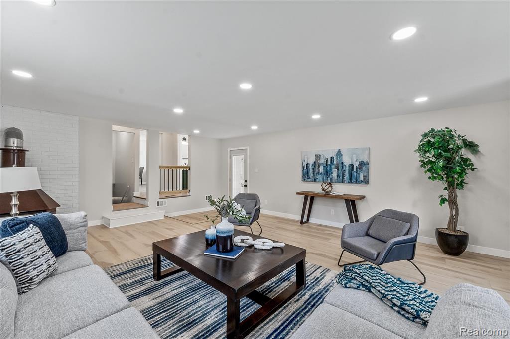 5067 Paro Drive, Flint, MI 48506 — Photo 17