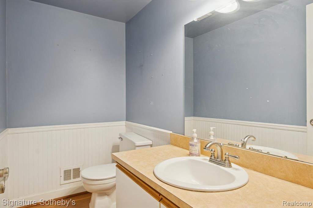 4254 Halkirk Drive, Waterford, MI — Photo 16
