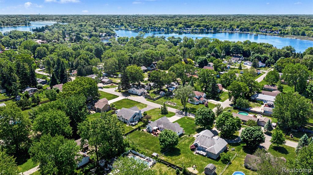 4660 Woodhull Drive, Clarkston, MI — Photo 37