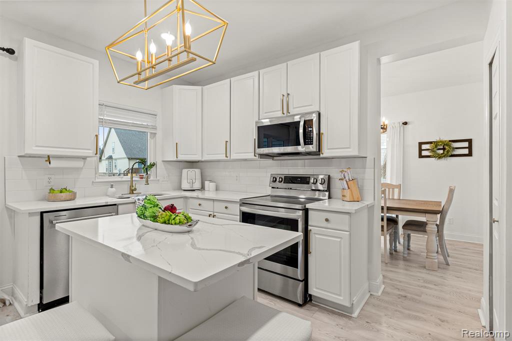 1065 Equestrian Drive, South Lyon, MI, 48178