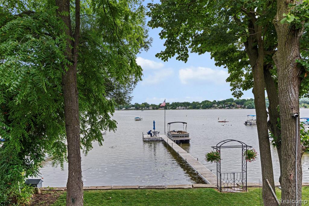 4616 Cass Elizabeth Road, Waterford, MI 48328 — Photo 3