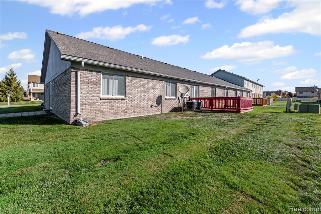 23351 Stiles Court, Brownstown, MI 48183 — Photo 18