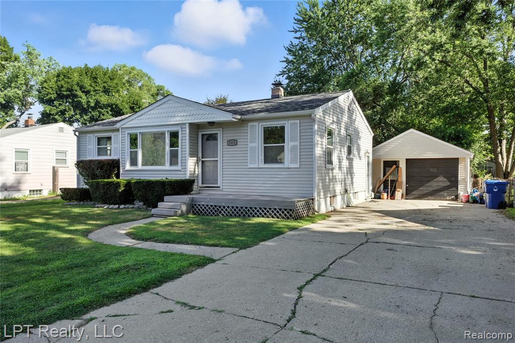 5576 Cleary Drive, Waterford, MI 48329 — Photo 12