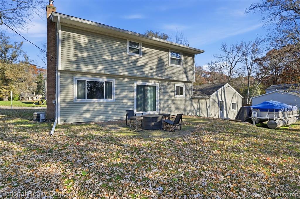 5595 Birdview Heights, Orchard Lake Village, MI 48324 — Photo 25