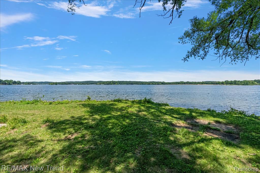 8300 Pontiac Lake Road, White Lake, MI — Photo 11