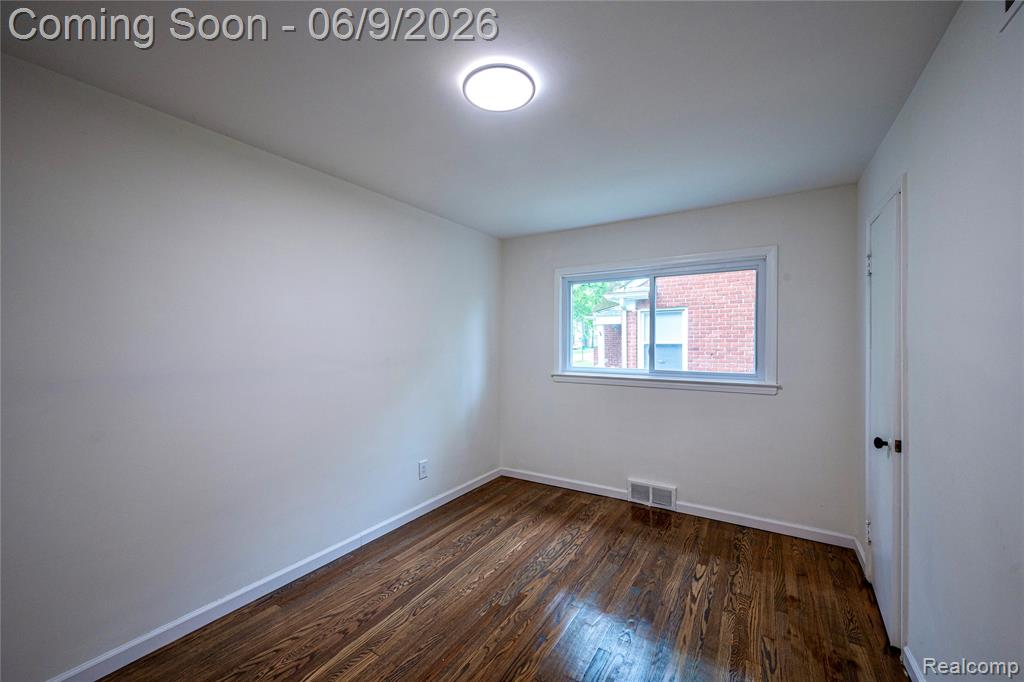 24221 Cloverlawn Street, Oak Park, MI 48237 — Photo 15