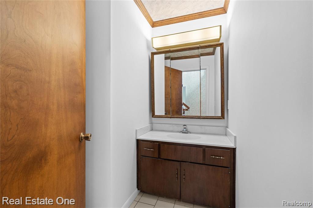 2 Brookwood Lane, Dearborn, MI 48120 — Photo 4