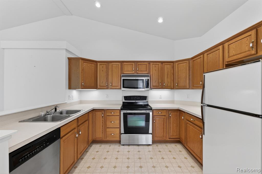 100 Aberdeen Drive, 36, Flushing, MI 48433 — Photo 17
