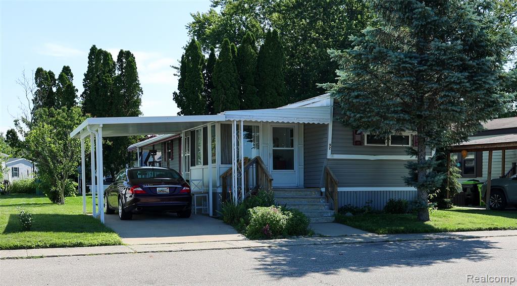 92 Carnberry Beach Blvd, White Lake, MI — front exterior