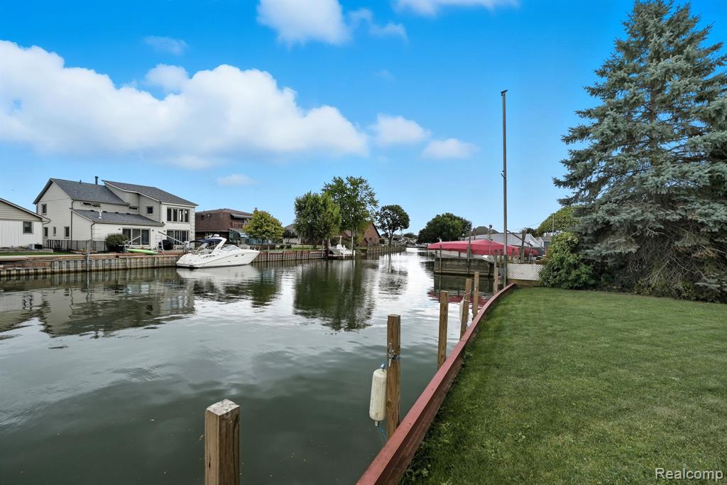 37752 Huron Pointe Drive, Harrison Township, MI — Photo 15