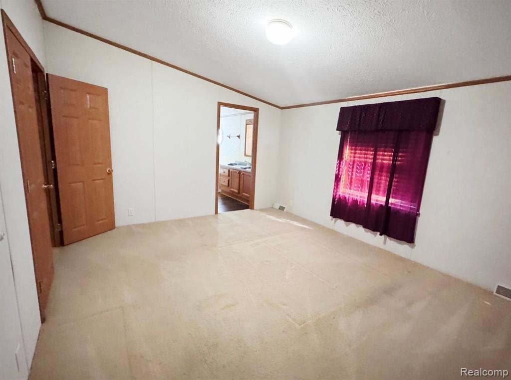 8489 Barkwood Circle, Fenton, MI 48430 — Photo 19