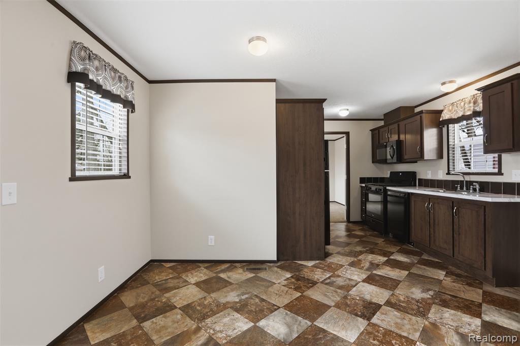 807 Swan Street, Rochester Hills, MI 48309 — Photo 6